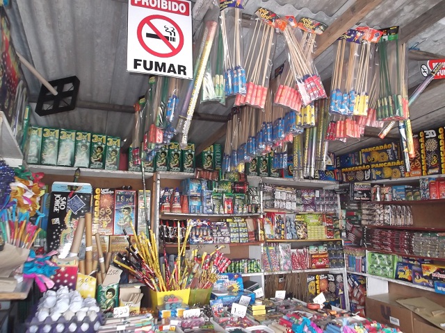 Resultado de imagem para barracas de fogos