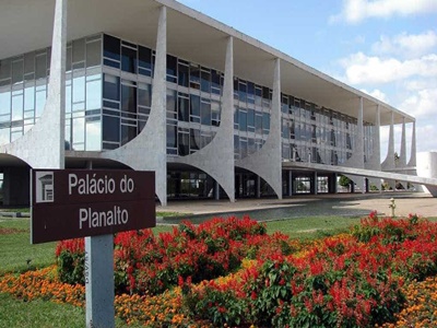 DIZEM QUE O BRASIL ESTÁ EM CRISE, MAS PLANALTO CONTRATA MOTORISTAS EXECUTIVOS POR R$ 1,4 MILHÃO