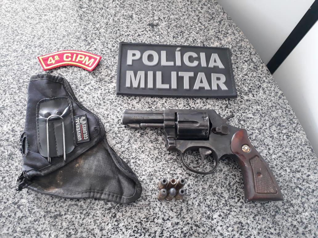 SIMÃO DIAS: POLÍCIA MILITAR FLAGRA HOMEM COM ARMA DE FOGO