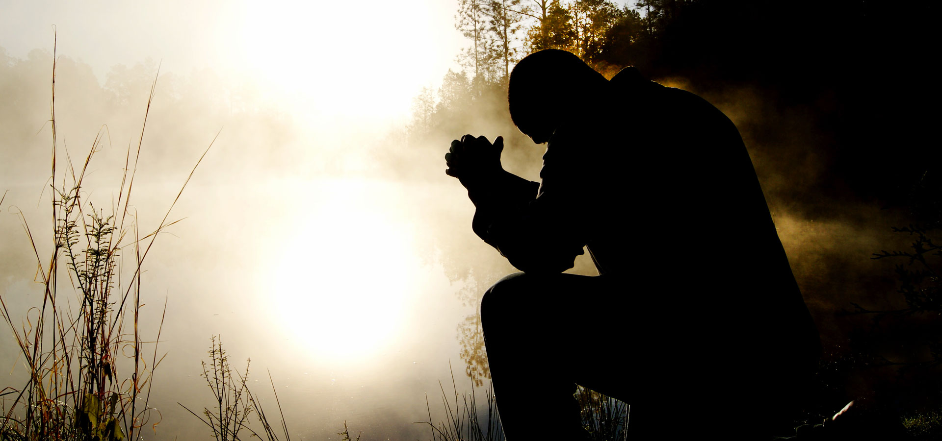 MENSAGEM DE REFLEXÃO: NATURALMENTE NOS SENTIMOS CERCADOS DE PODERES DO INIMIGO, MAS TODOS ELES FORAM VENCIDOS POR JESUS CRISTO NA CRUZ DO CALVÁRIO