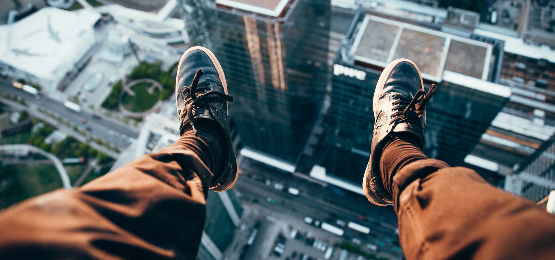 MENSAGEM DE REFLEXÃO: OS TOLOS QUE VIVEM E SE COMPORTAM NESSA VIDA COMO SE FOSSEM VIVER ETERNAMENTE SÃO CEGOS