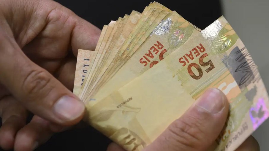 SALÁRIO MÍNIMO: VALOR IDEAL DEVERIA SER DE R$ 7,3 MIL