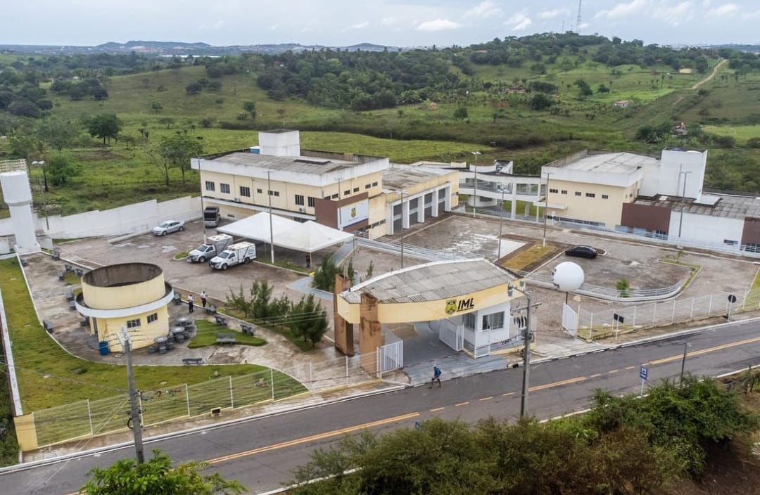 RABECÃO DO IML RECOLHE CORPO EM SIMÃO DIAS