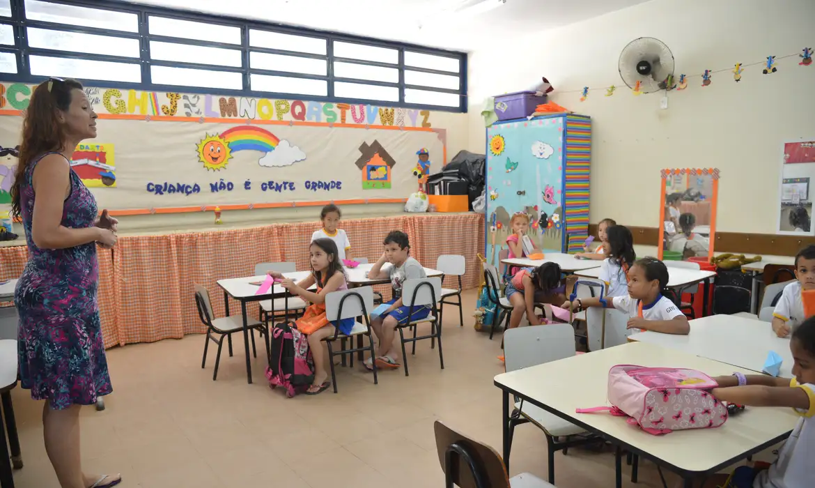 INCLUSÃO DE PROFESSOR DA EDUCAÇÃO INFANTIL NA CARREIRA DO MAGISTÉRIO VAI A SANÇÃO
