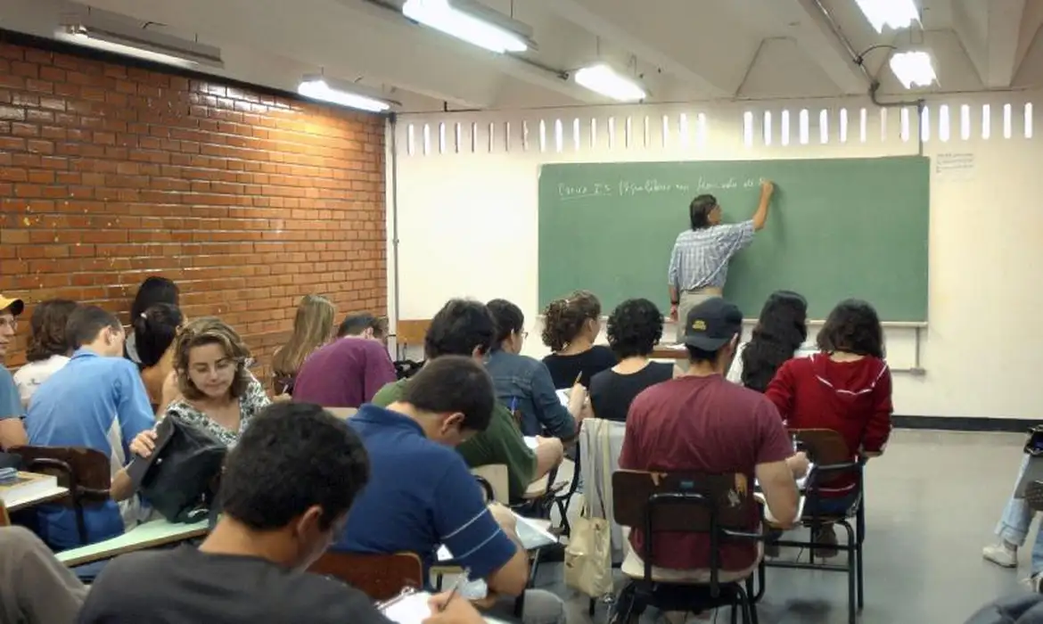APOSENTADORIA DOS PROFESSORES TERÁ NOVAS EXIGÊNCIAS A PARTIR DE 2026