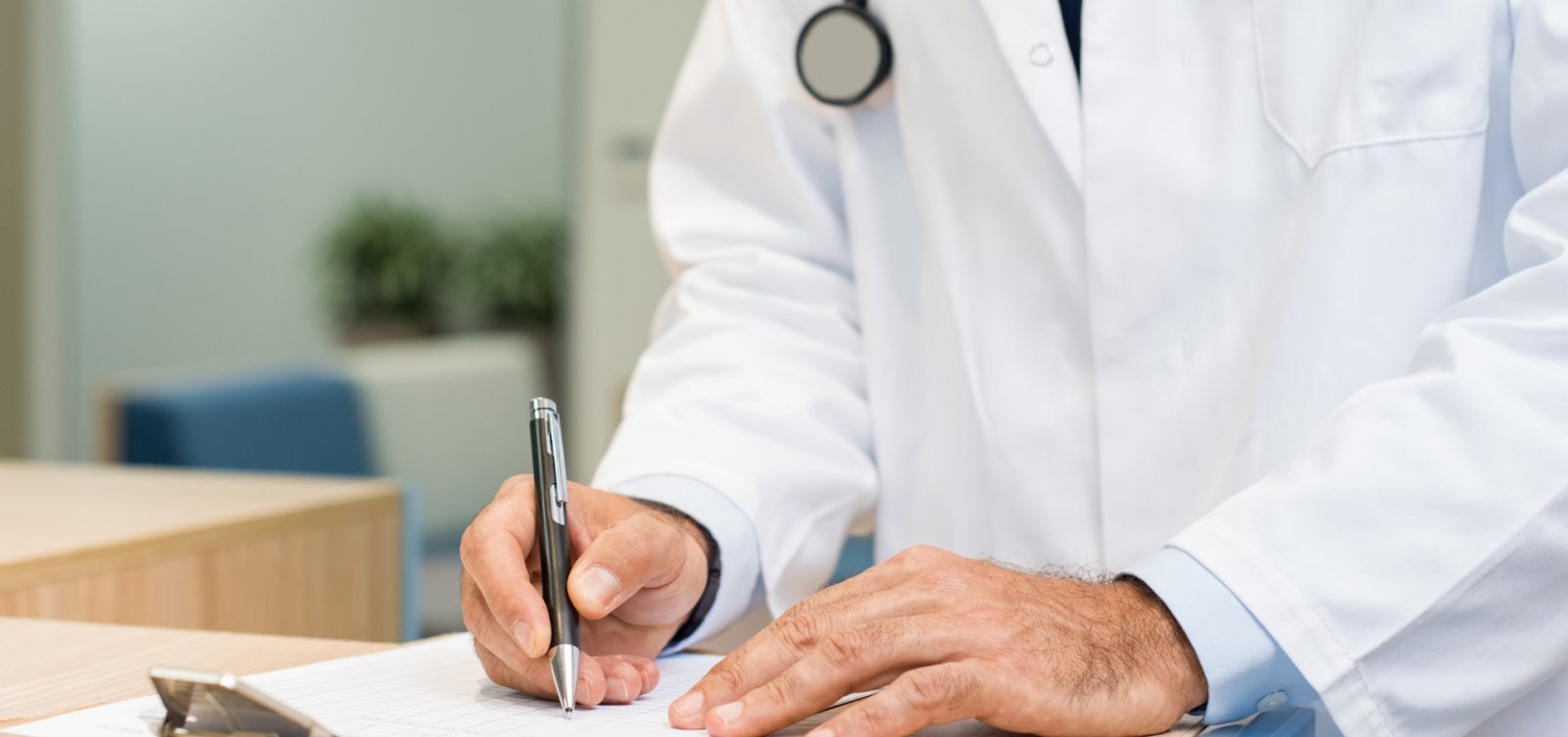 MÉDICOS PODERÃO CONTINUAR EMITINDO ATESTADOS EM PAPEL?