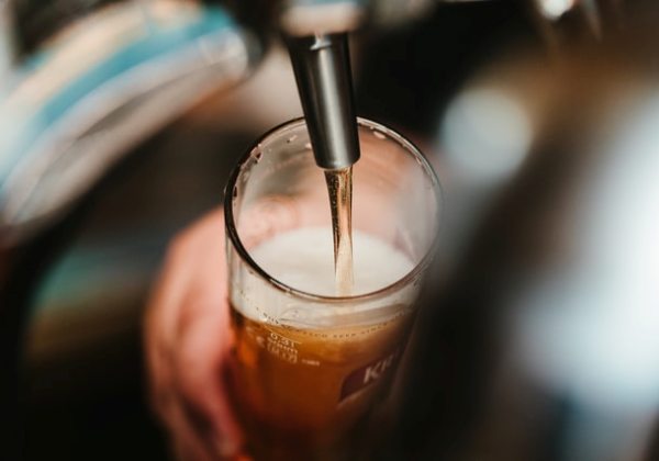 CERVEJA “SEM ÁLCOOL” PODE GERAR MULTA E SUSPENSÃO DA CNH NO BRASIL