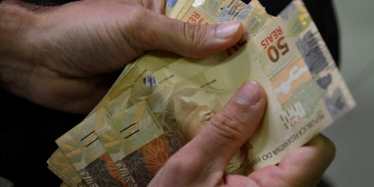 COMEÇOU O PAGAMENTO DO ABONO (PIS/PASEP); MUITOS TRABALHADORES NÃO RECEBEM MAIS