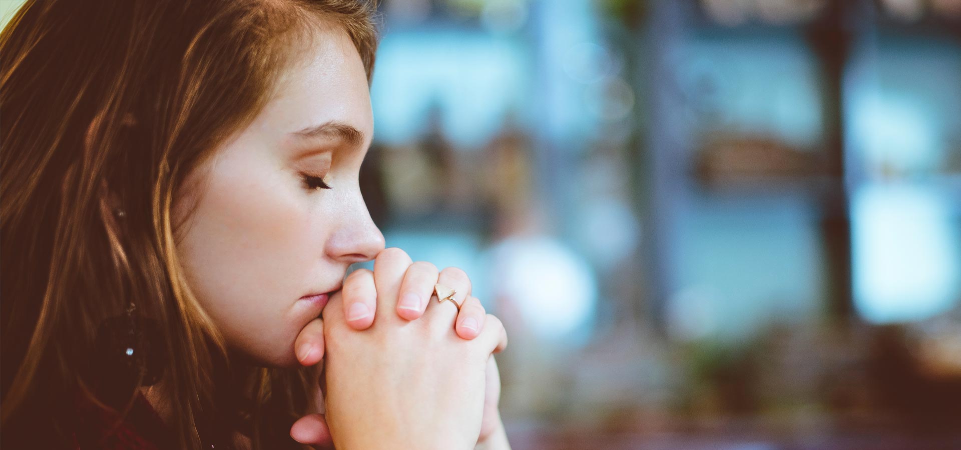 CONFIE NELE (JESUS CRISTO) AO INVÉS DE BRIGAR, DE DISCUTIR E ARGUMENTAR. NÃO É NECESSÁRIA NENHUMA PALAVRA DE SUA PARTE