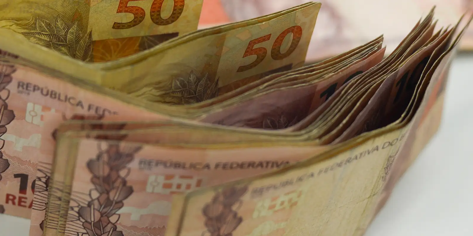 TRABALHADORES DO COMÉRCIO DE BENS, SERVIÇOS E TURISMO TERÃO PISO NACIONAL SALARIAL