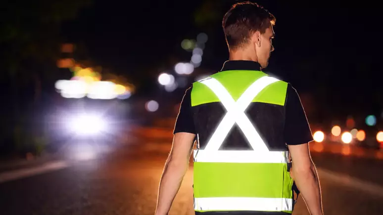 COLETE REFLETIVO PODE VIRAR OBRIGATÓRIO PARA MOTORISTAS DE TODO O BRASIL EM 2027