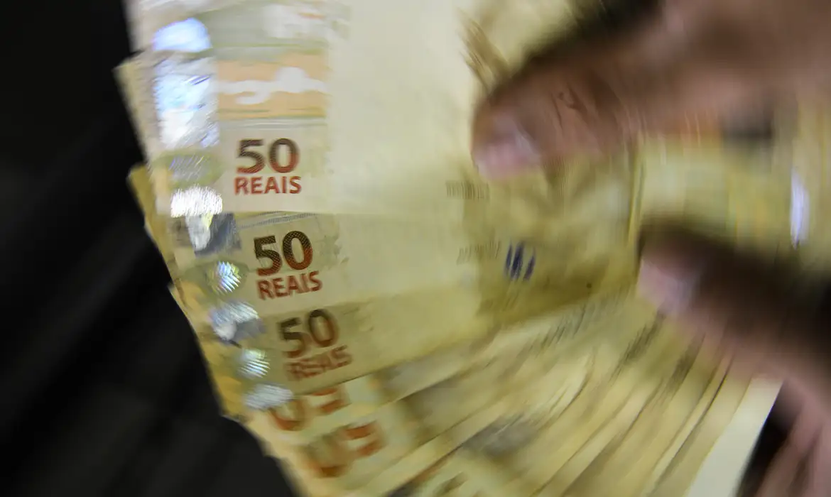 GOVERNO PROJETA SALÁRIO MÍNIMO DE R$ 1.717 PARA 2027 