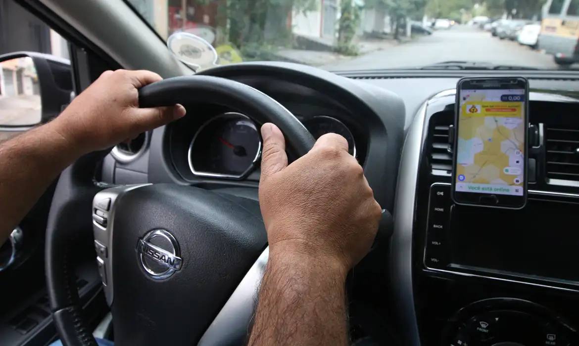 MOTORISTAS DE APLICATIVOS PODERÃO TER NOVAS REGRAS PARA AUMENTAR A SEGURANÇA